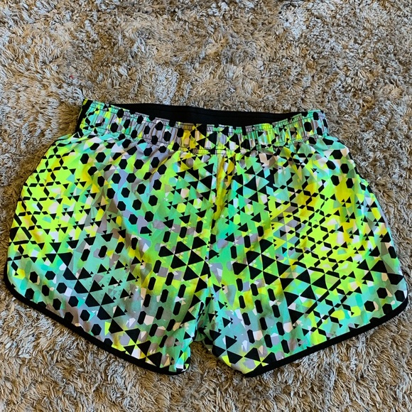 Victoria Sport Work Out Shorts - Picture 2 of 3